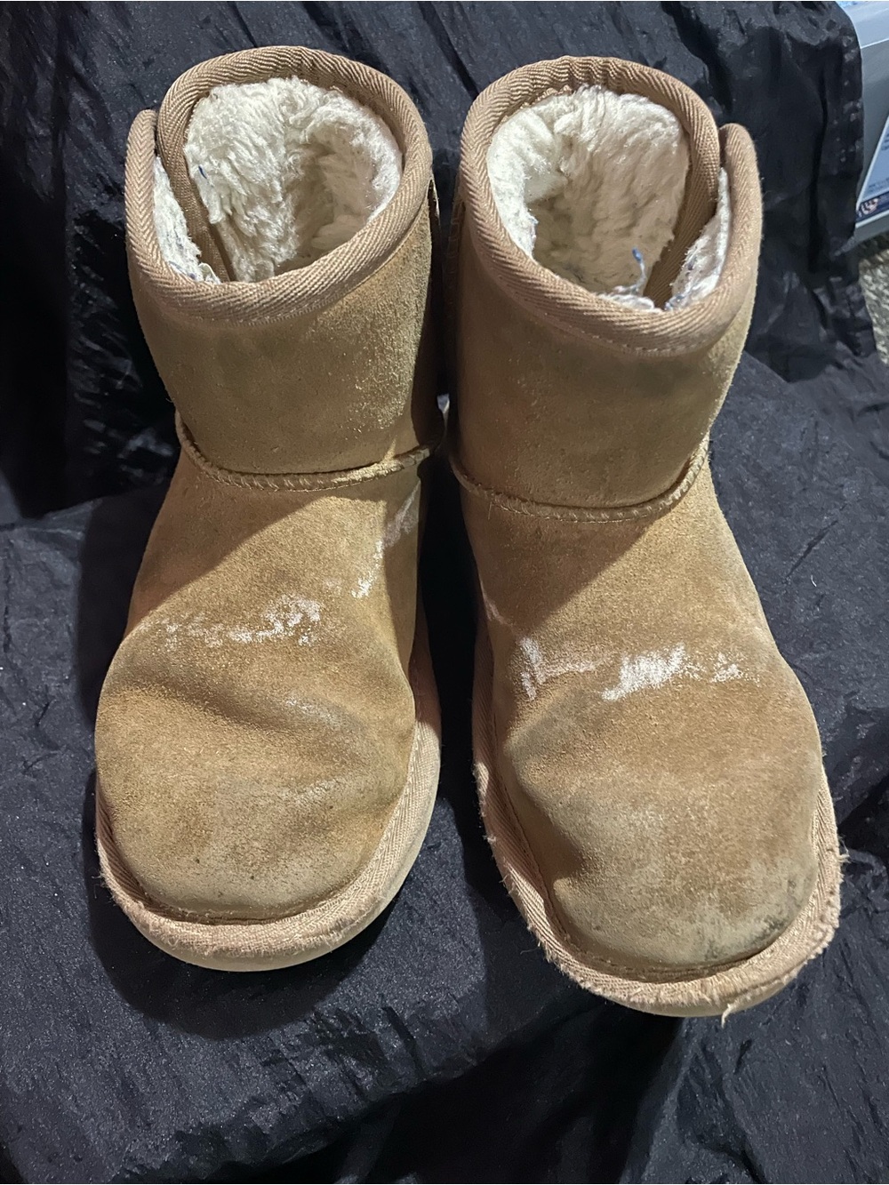 UGG Classic Short Suede Boot in Chestnut girls sz 1